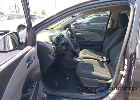 2016 Chevrolet Sonic Lt Auto z USA, uszkodzony, nr VIN 1G1JC6SH3G4142128